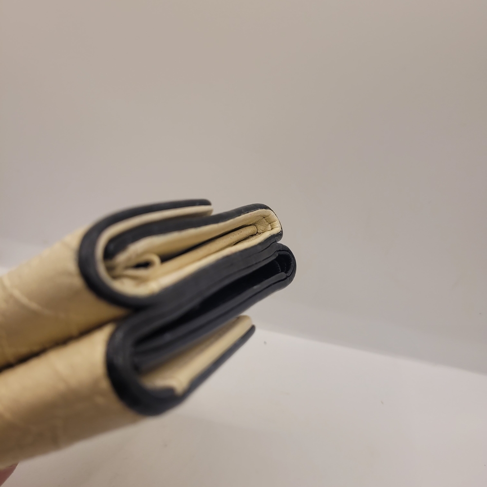 Chanel Cream CC Caviar Leather Wallet - Picture 5 of 9